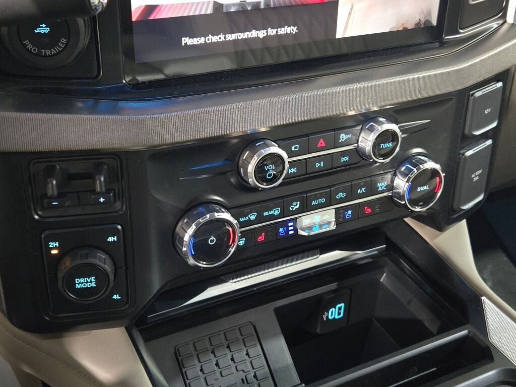 New 2026 Ford F450 Platinum w/ Platinum Plus Package image 30