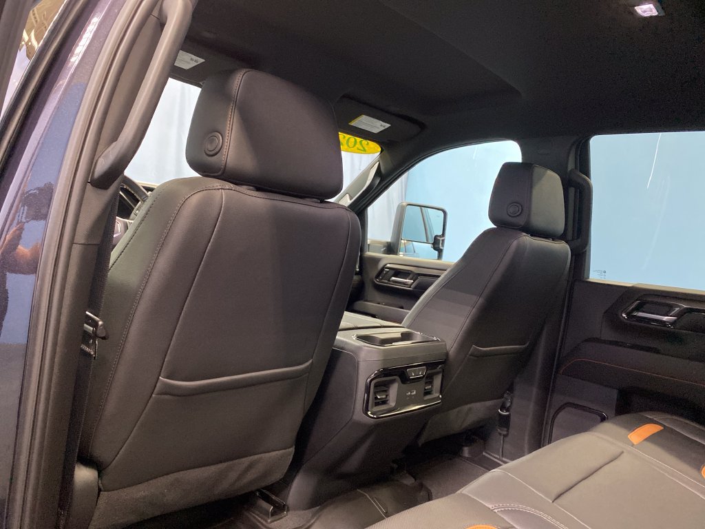 Used 2024 GMC Sierra 2500 AT4 w/ Technology Package AWD/4WD image 24