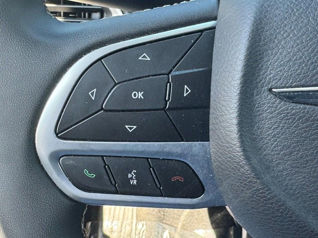 Used 2024 Chrysler Pacifica Touring-L image 20