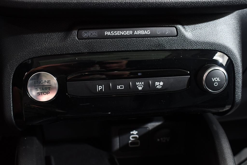 New 2025 Ford Escape SE w/ PHEV Premium Package FWD image 31