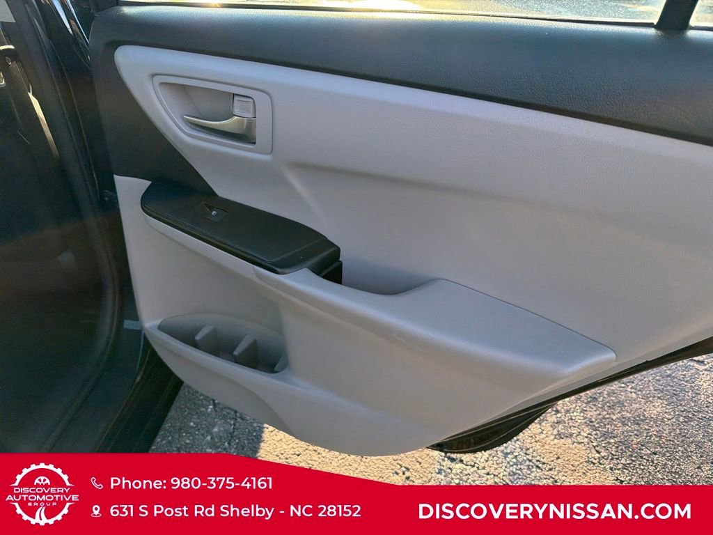 Used 2017 Toyota Camry SE image 32