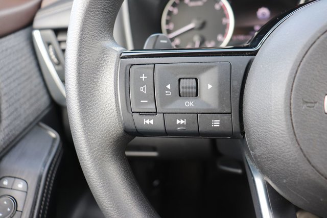 Used 2023 Nissan Rogue SV image 18