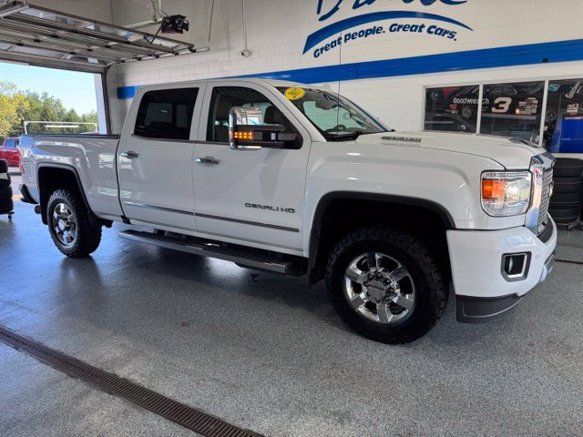 Used 2017 GMC Sierra 3500 Denali w/ Duramax Plus Package AWD/4WD image 13
