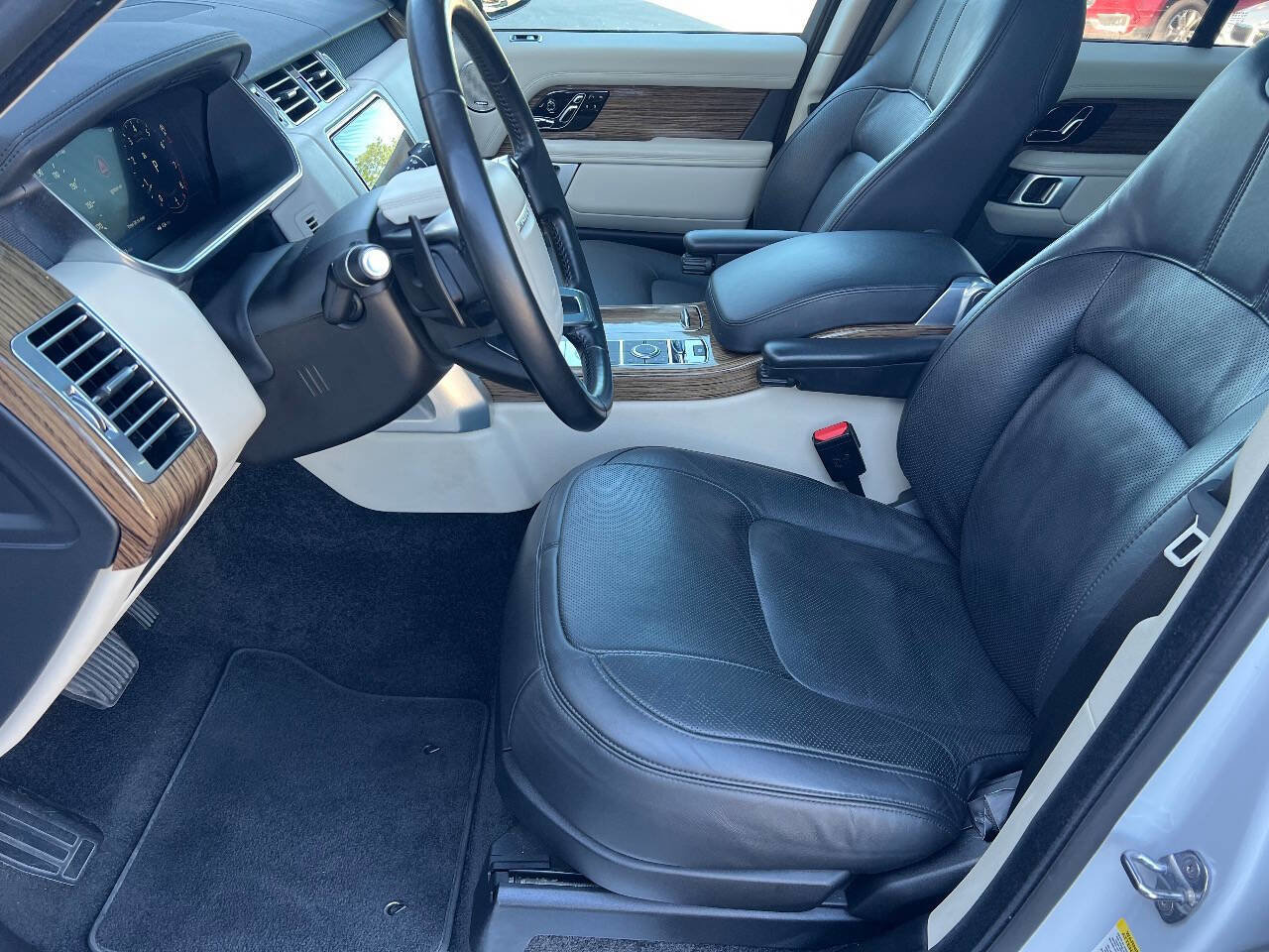 Used 2019 Land Rover Range Rover Supercharged image 17