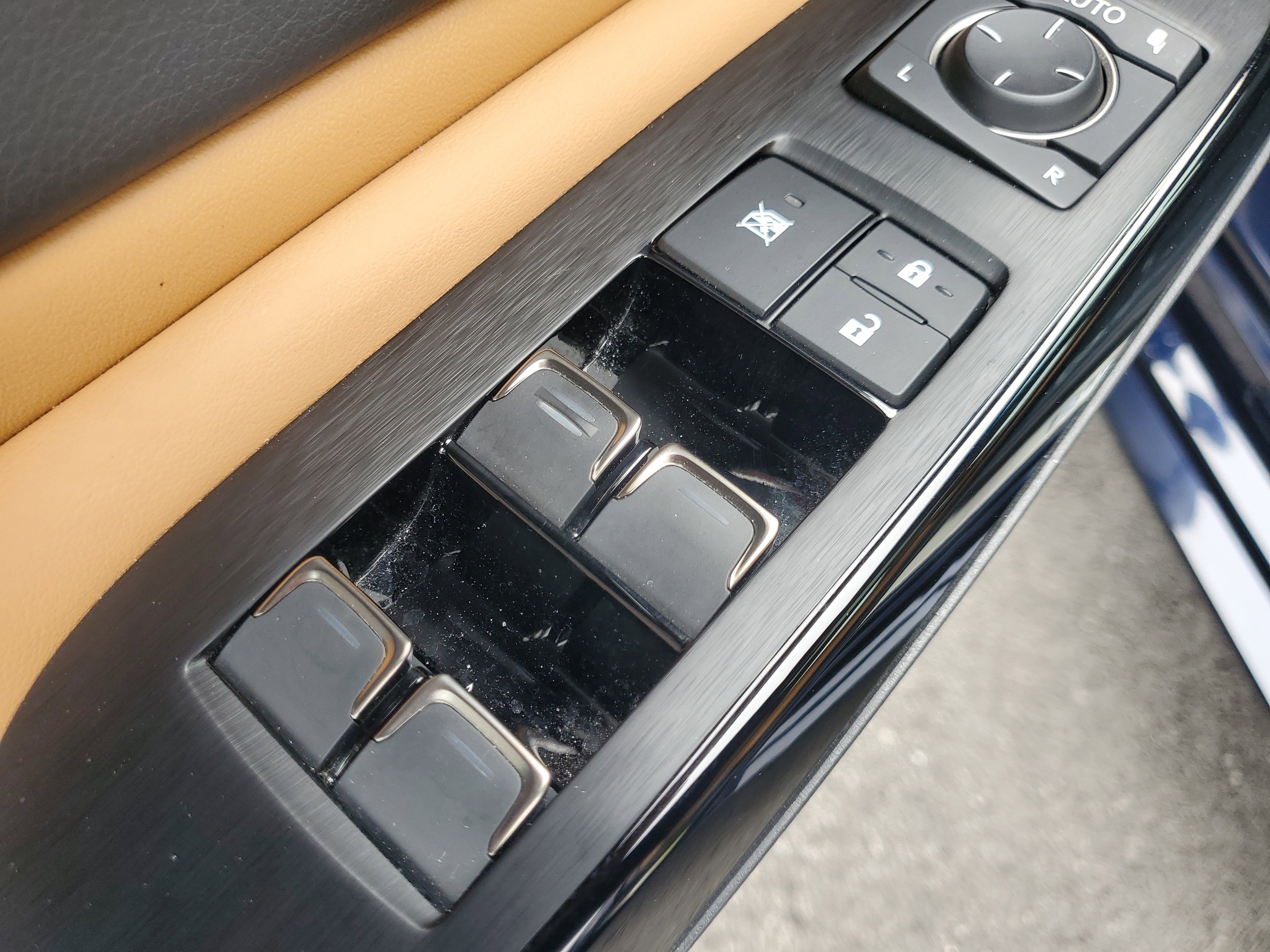 Used 2024 Lexus ES 350 w/ Premium Package image 20