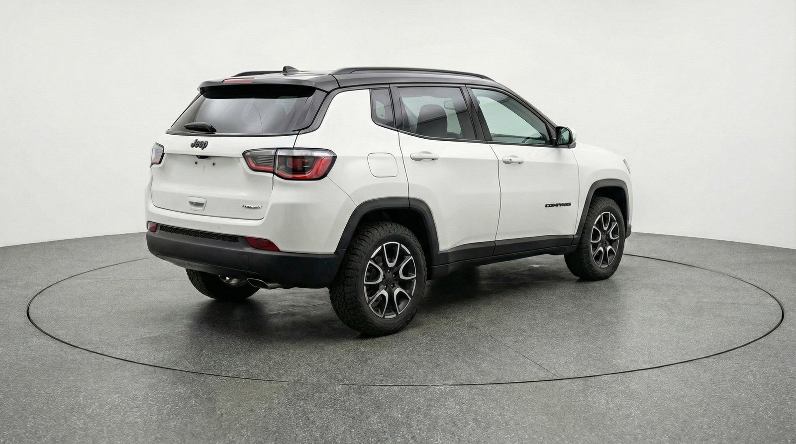 Used 2025 Jeep Compass Trailhawk image 9