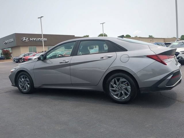Used 2024 Hyundai Elantra SEL FWD image 6