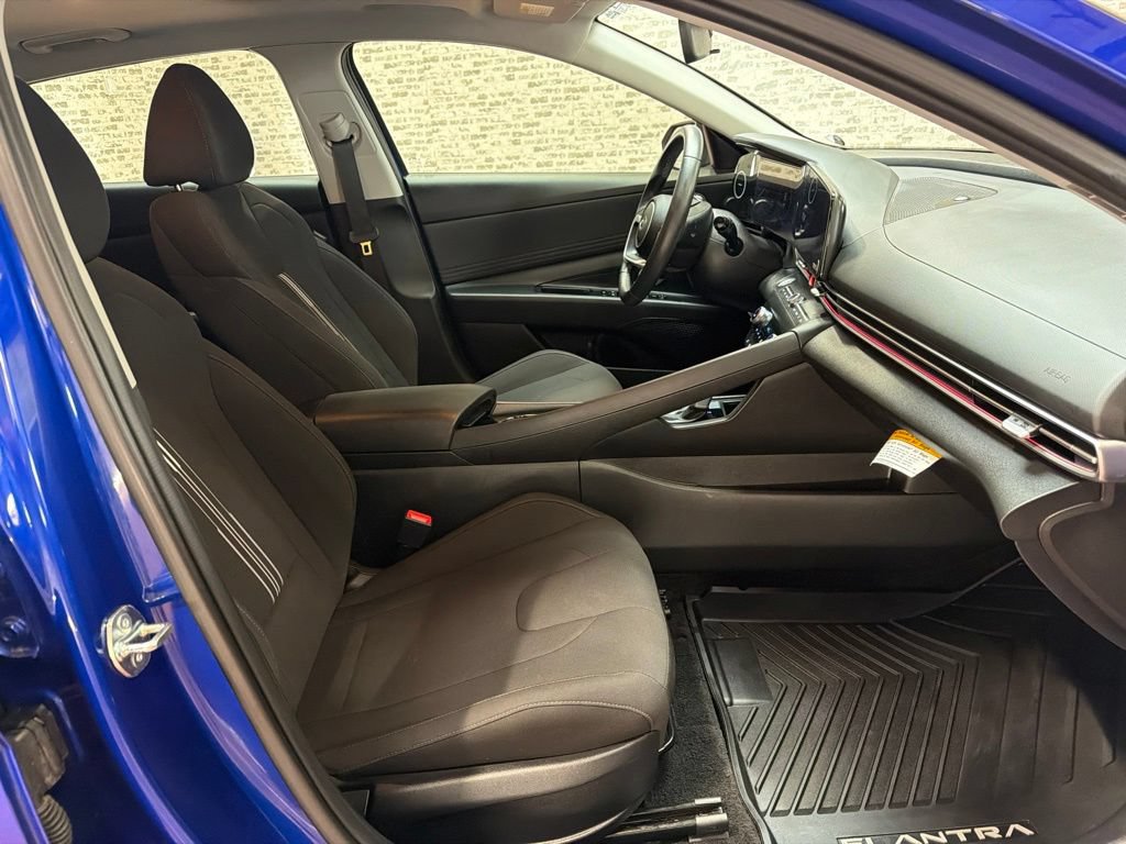 Used 2025 Hyundai Elantra SEL FWD image 11