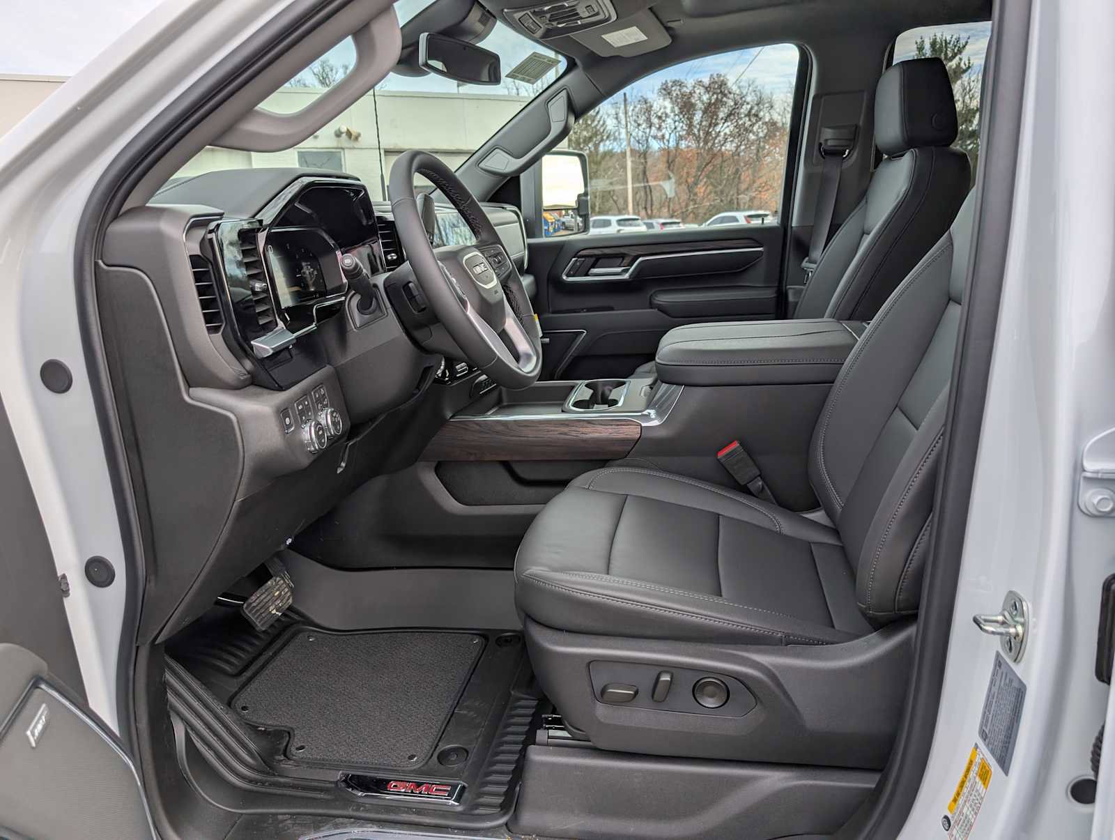 New 2026 GMC Sierra 3500 SLT w/ SLT Premium Package image 4