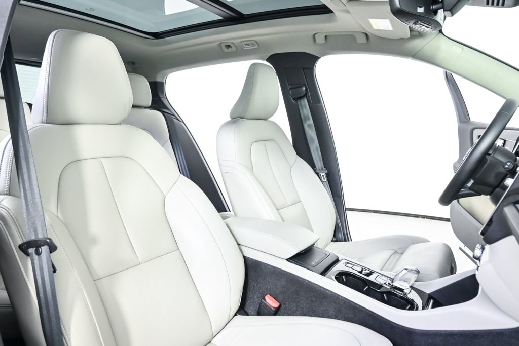 Certified 2024 Volvo XC40 B5 Ultimate w/ Protection Package AWD/4WD image 25