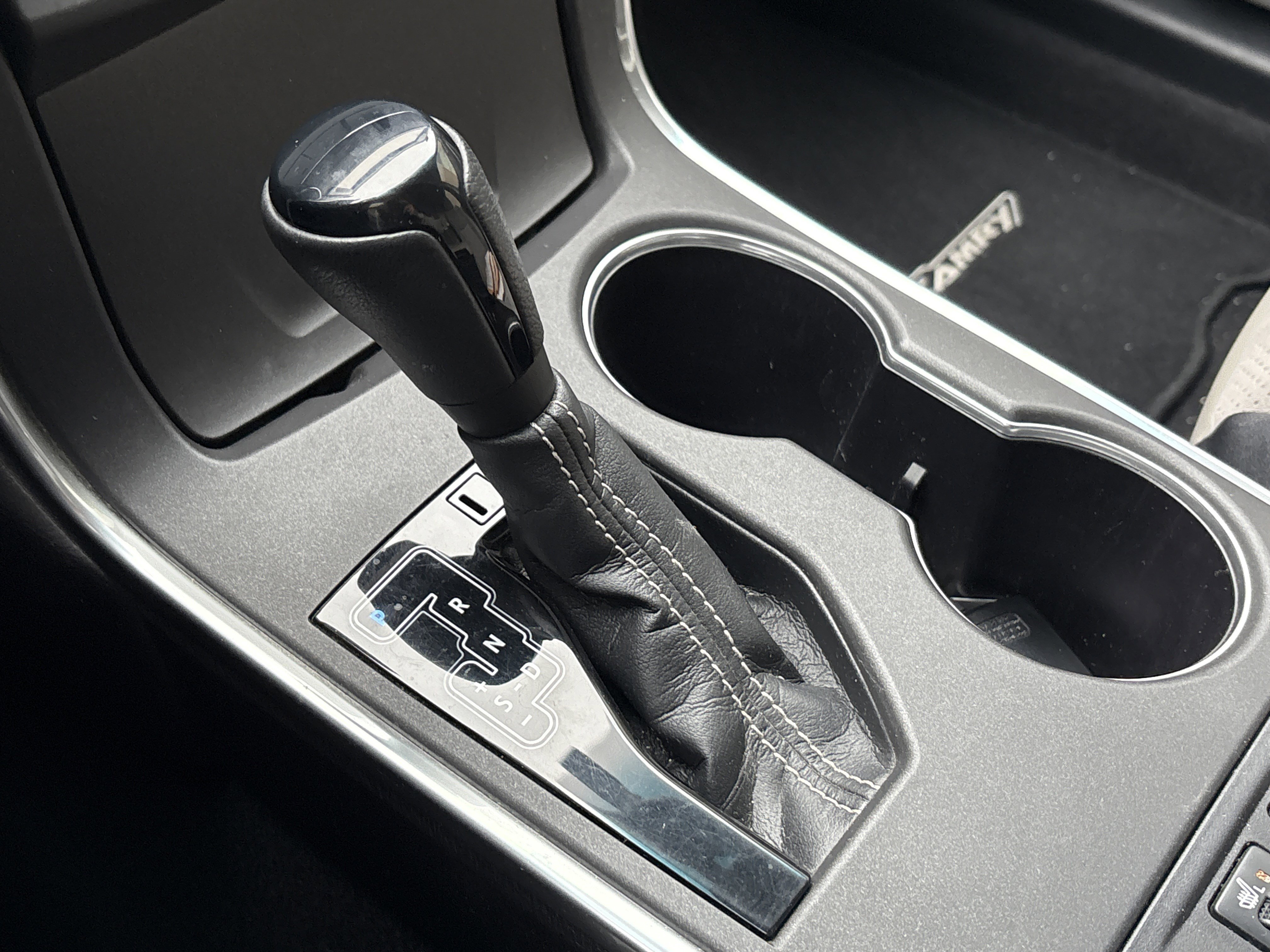 Used 2015 Toyota Camry XSE image 26