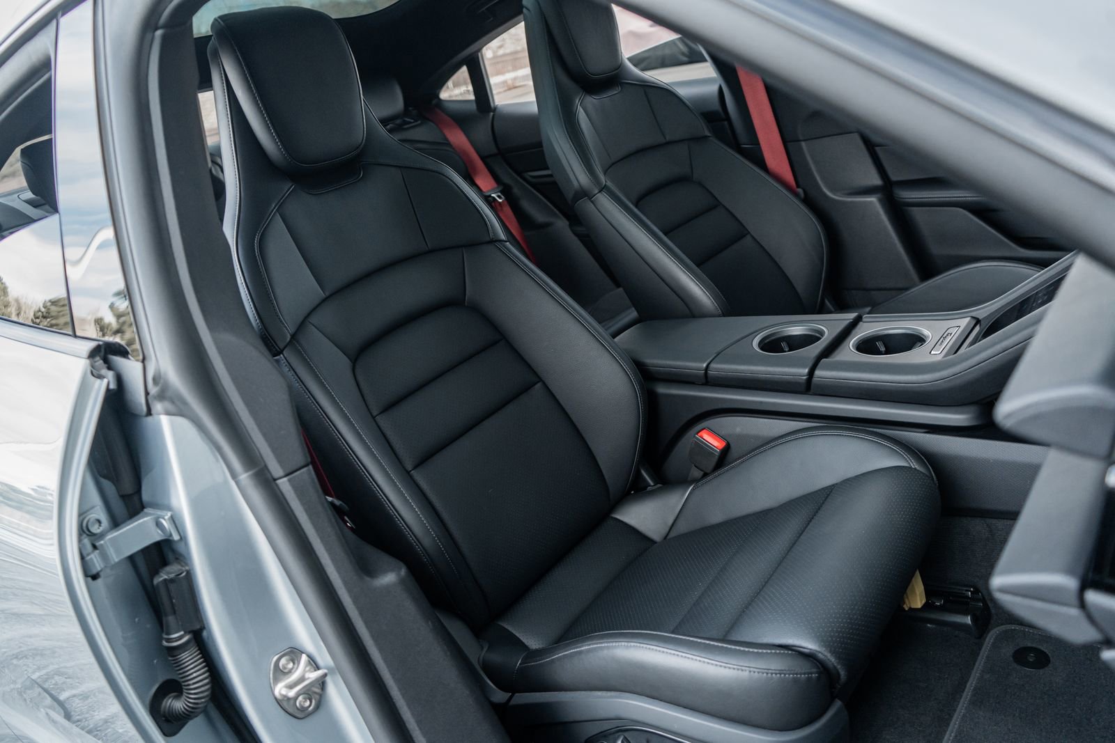 Used 2025 Porsche Taycan image 41