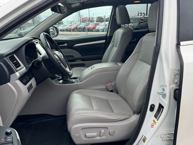 Used 2017 Toyota Highlander XLE image 12