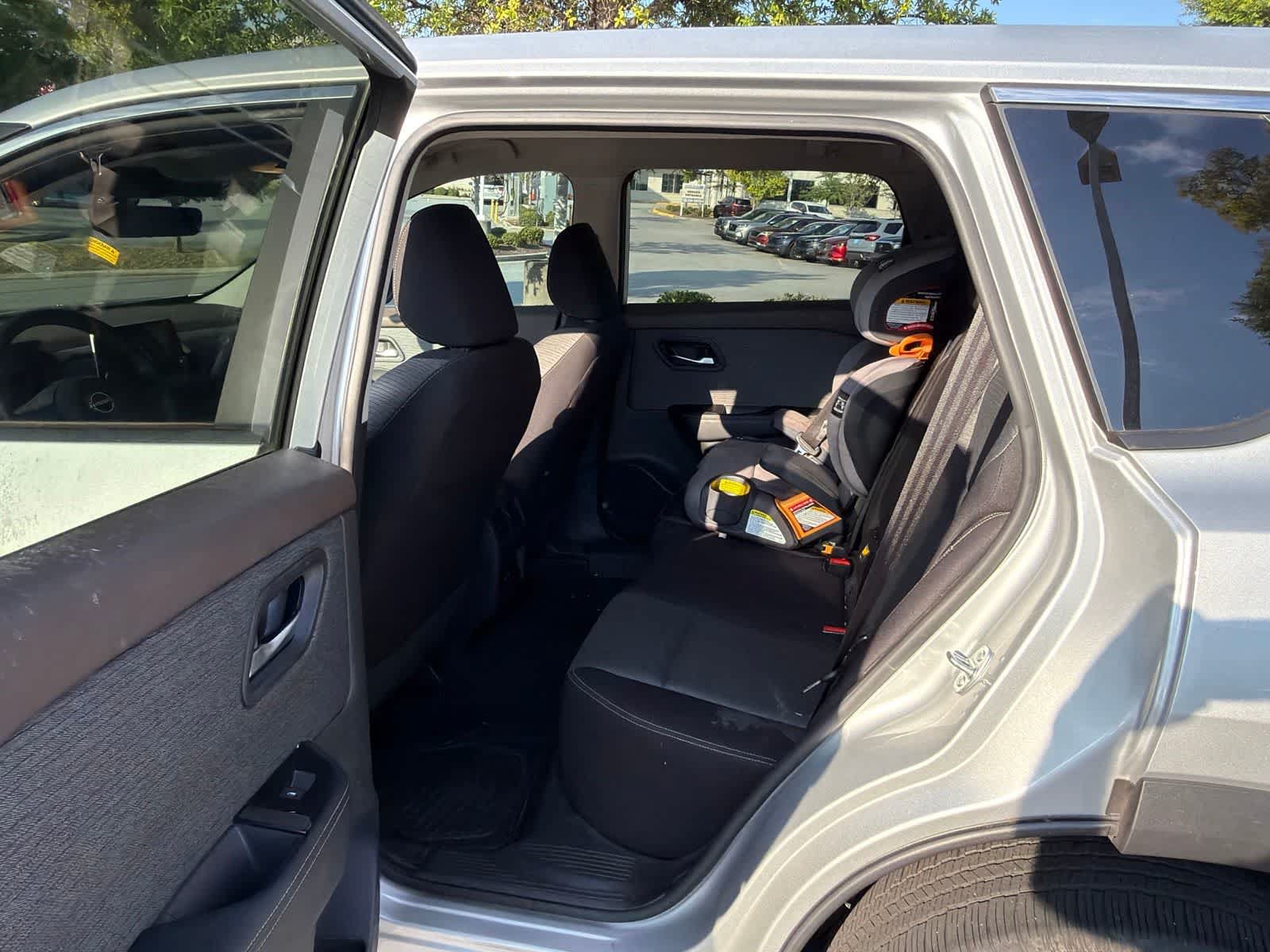 Used 2023 Nissan Rogue SV FWD image 16