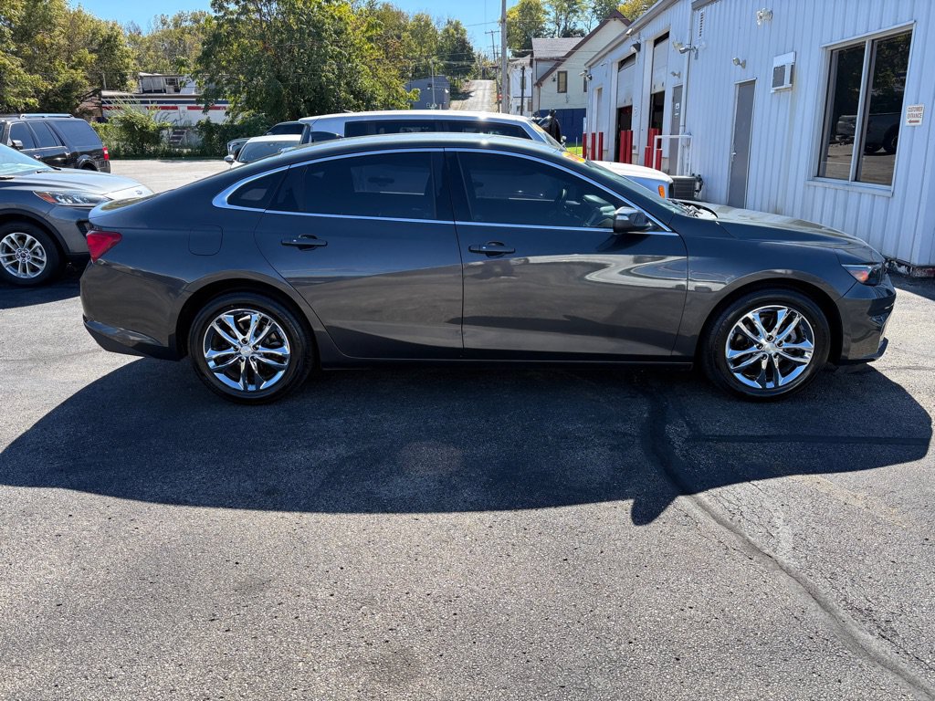 Used 2017 Chevrolet Malibu LT FWD image 2