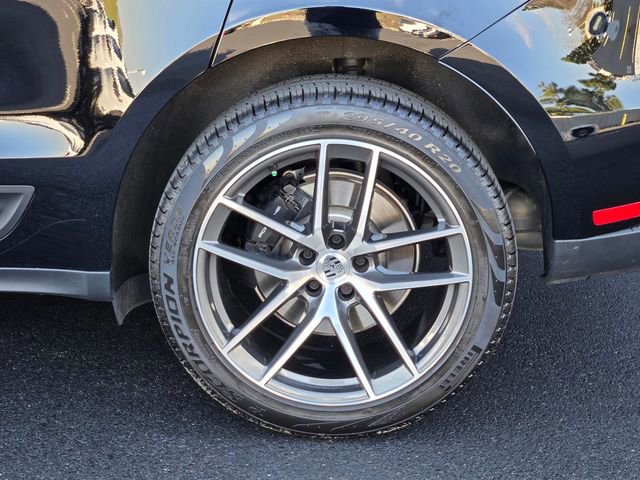 Used 2025 Porsche Macan image 11