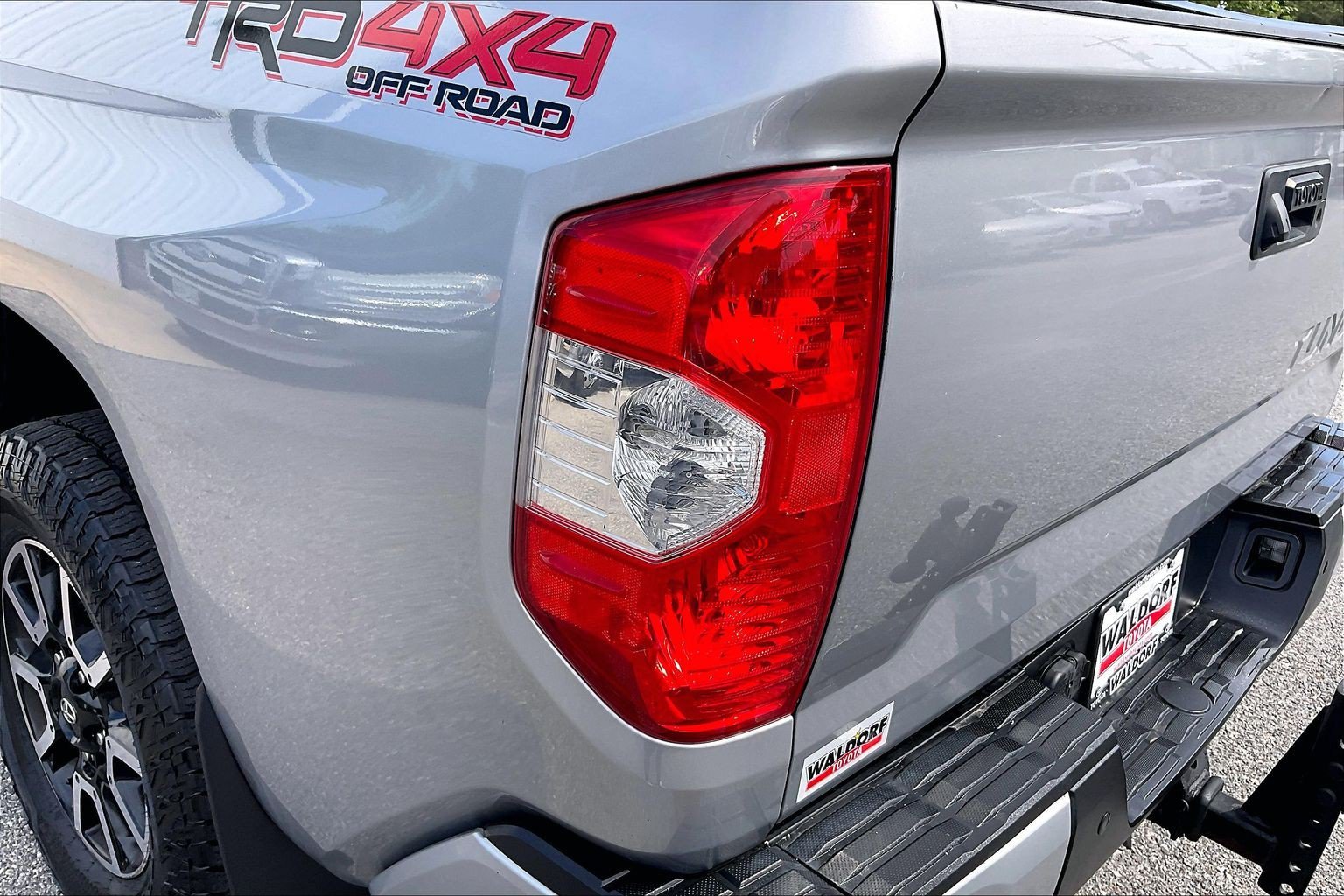 Used 2017 Toyota Tundra SR5 w/ TRD Off Road Package AWD/4WD image 33