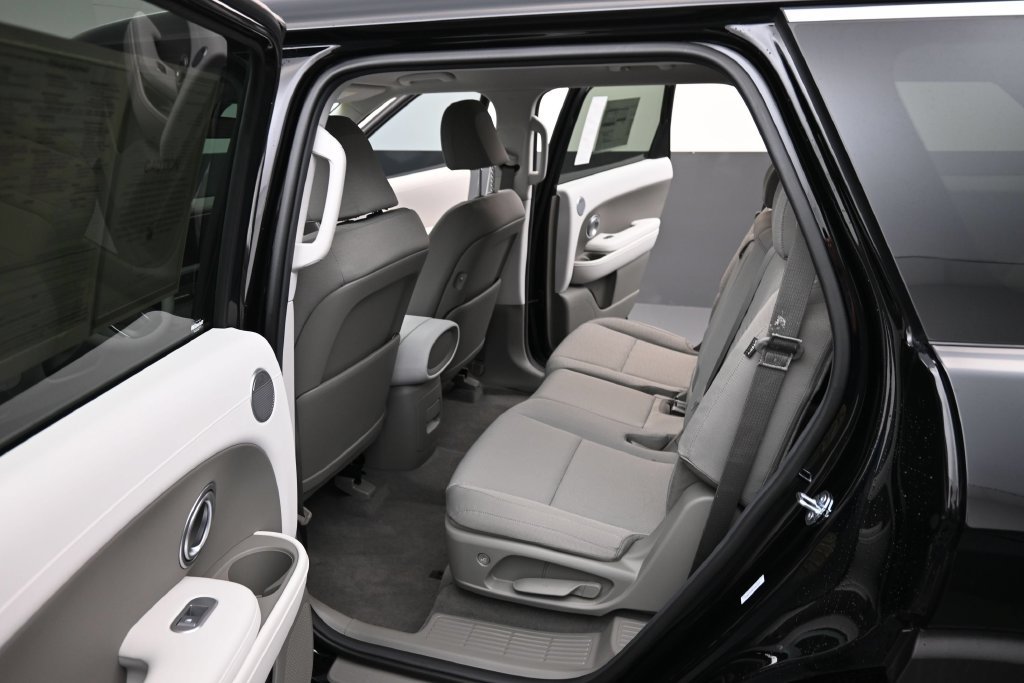 Certified 2026 Hyundai Palisade SE FWD image 11