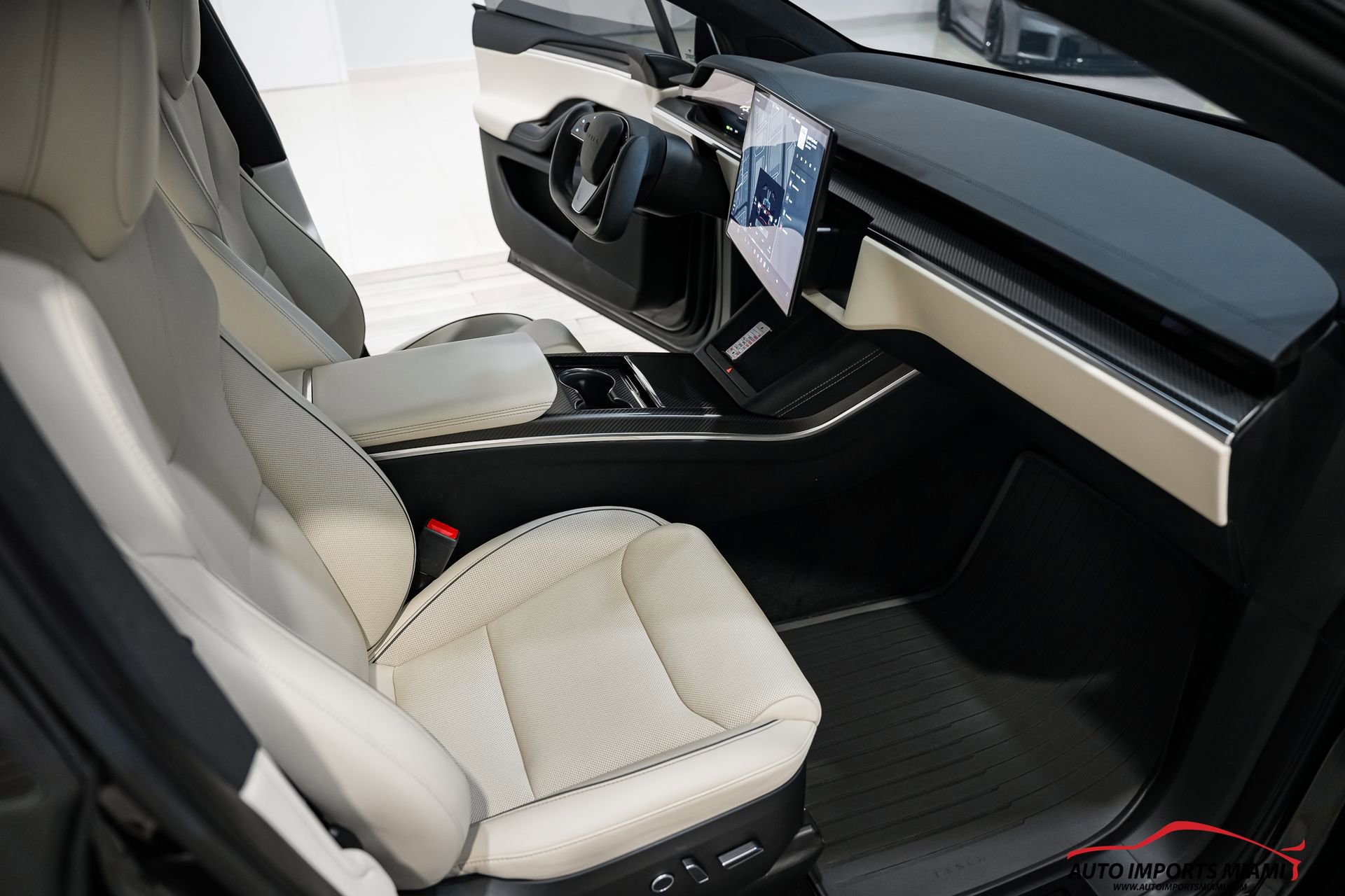 Used 2022 Tesla Model X Plaid image 11