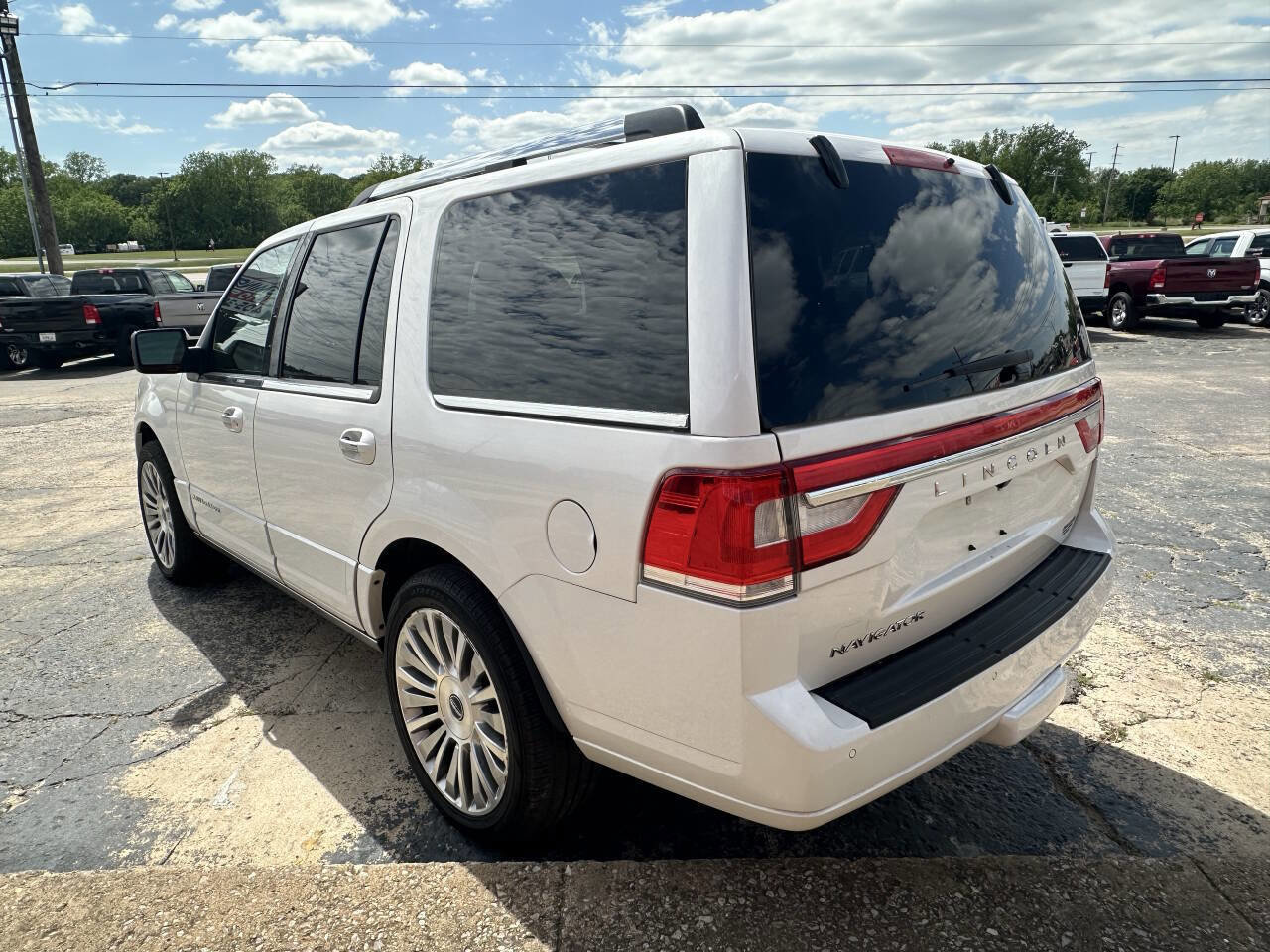 Used 2017 Lincoln Navigator Reserve RWD image 7