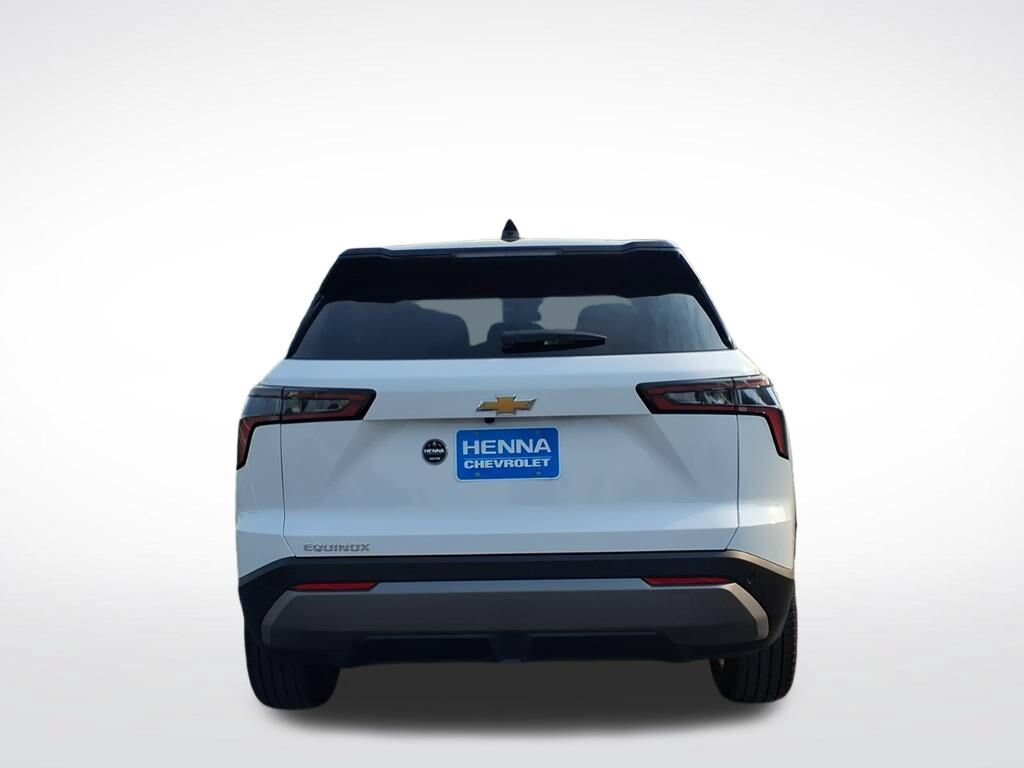 New 2027 Chevrolet Equinox LT w/ Convenience Package II FWD image 4