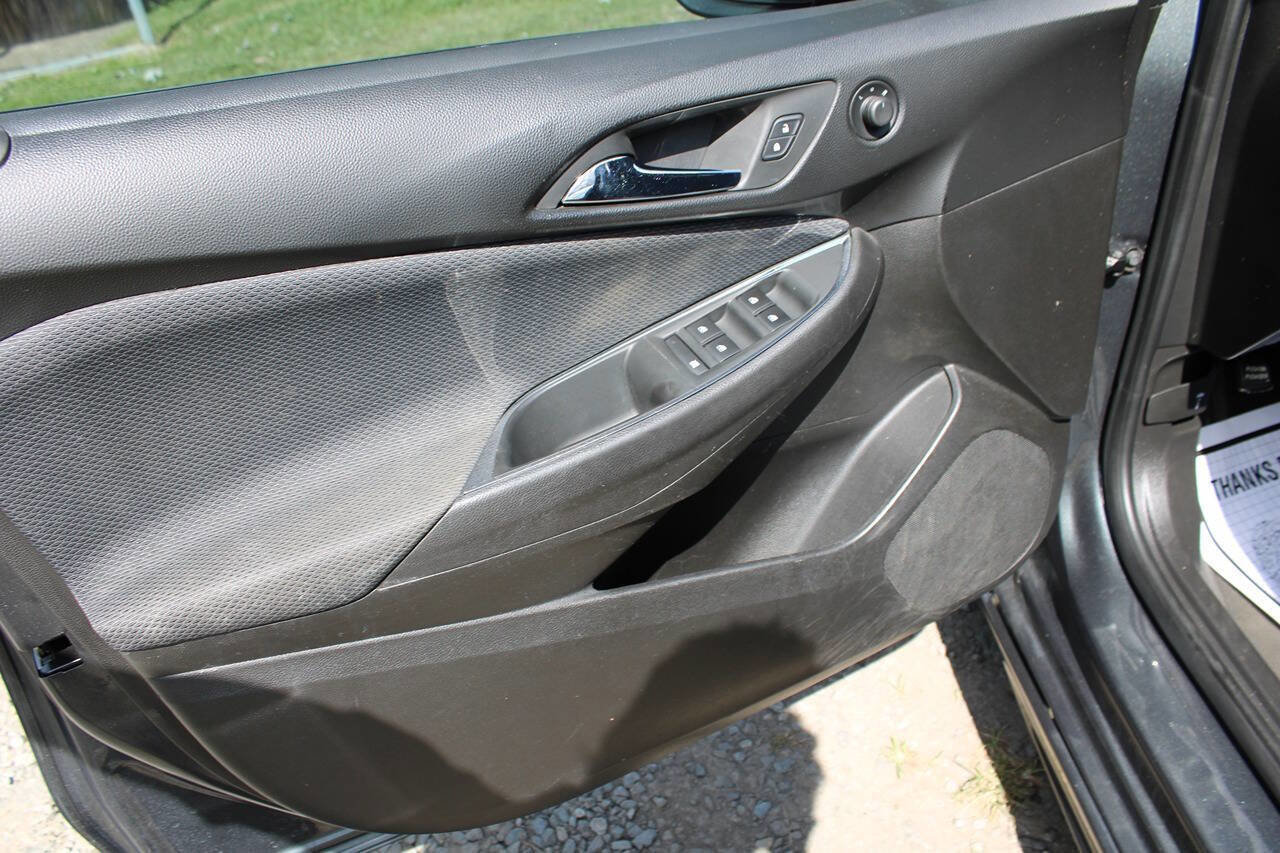 Used 2018 Chevrolet Cruze LT w/ Convenience Package image 14