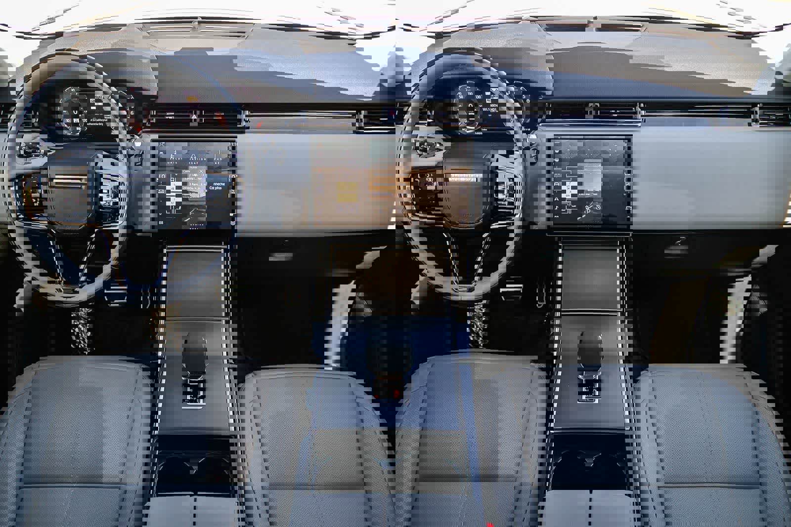 Used 2025 Land Rover Range Rover Velar Dynamic SE image 12