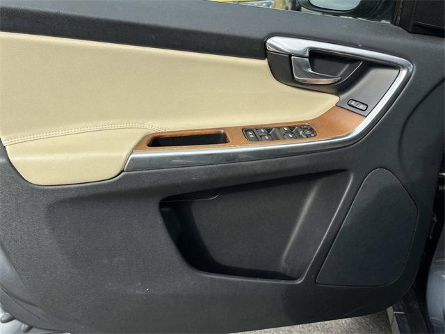Used 2016 Volvo XC60 T6 Platinum image 23