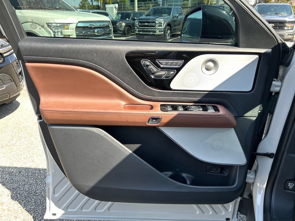 Used 2025 Lincoln Aviator Reserve w/ Equipment Group 201A AWD/4WD image 8