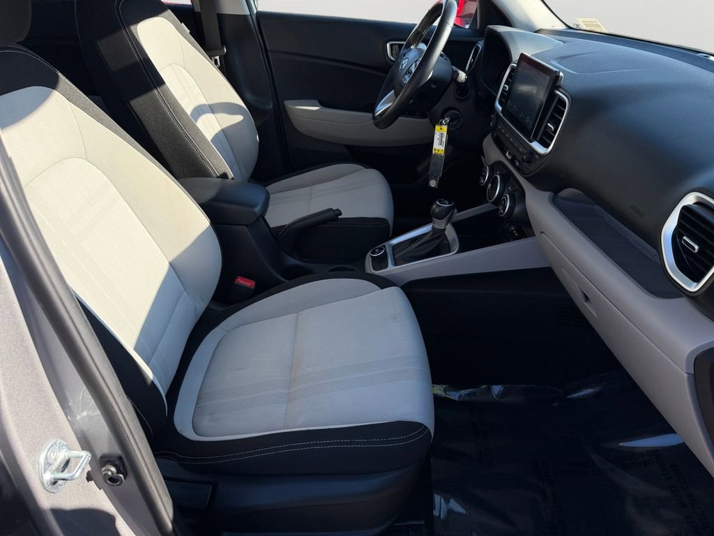 Used 2023 Hyundai Venue SEL image 12