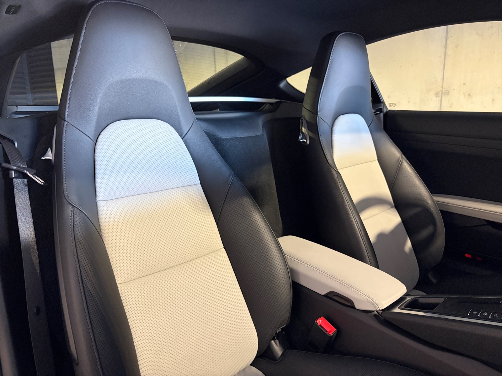 Certified 2025 Porsche 718 Cayman RWD image 27