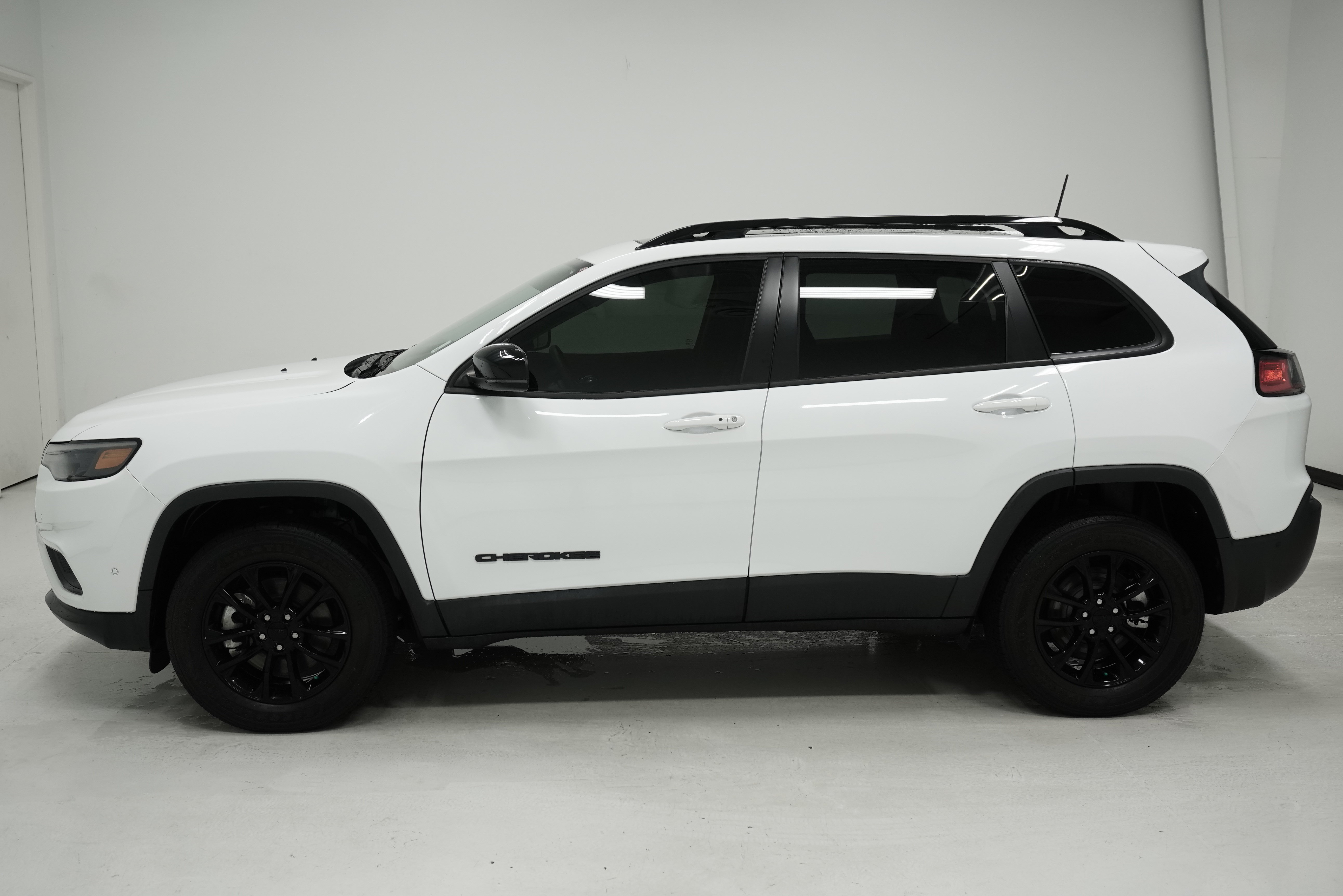 Used 2023 Jeep Cherokee Altitude Lux w/ Lux Elite Package AWD/4WD image 7