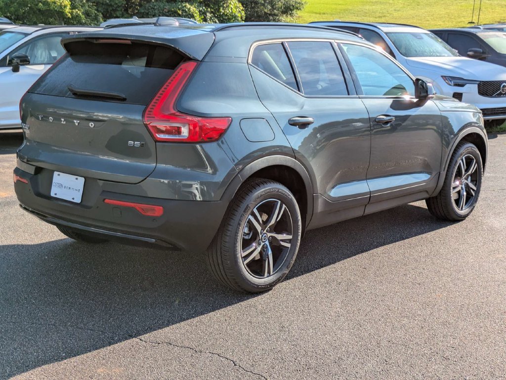New 2026 Volvo XC40 B5 Core AWD/4WD image 6