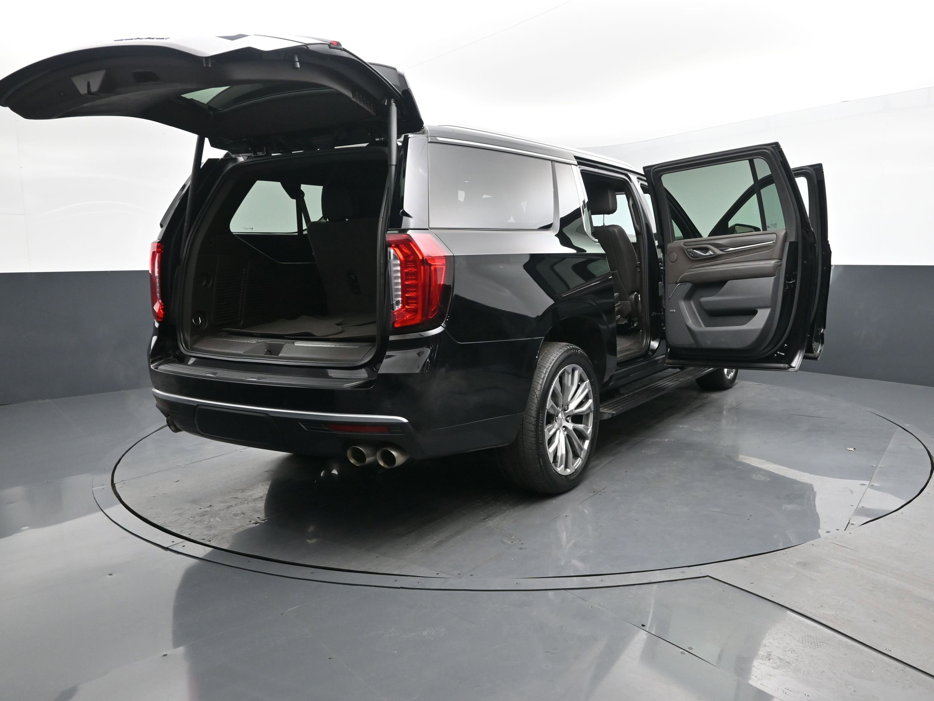 Used 2022 GMC Yukon XL Denali w/ Max Trailering Package image 32