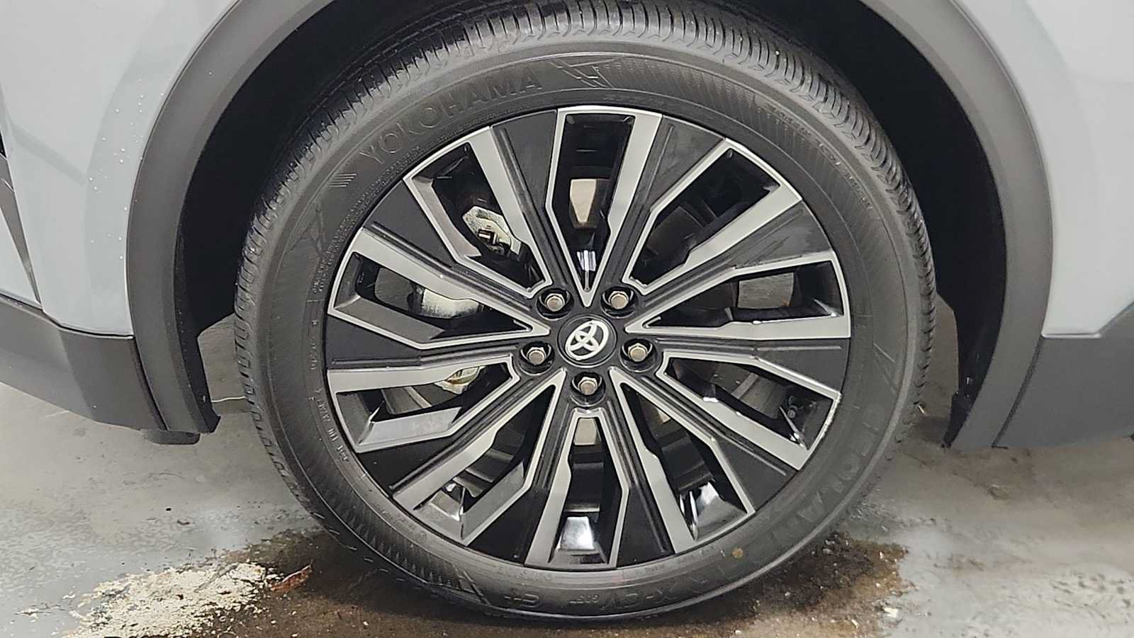 Used 2026 Toyota C-HR AWD/4WD image 10