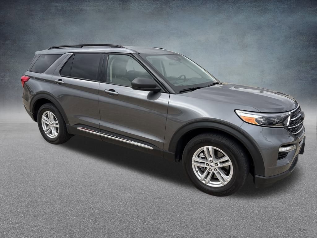 Used 2023 Ford Explorer XLT w/ Equipment Group 202A image 8