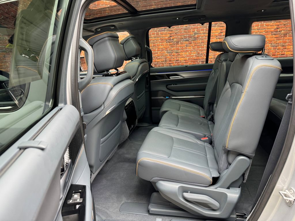 Used 2023 Jeep Grand Wagoneer Series II w/ Flexible Seating Group AWD/4WD image 26