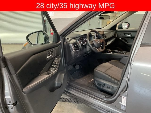 Used 2025 Nissan Rogue SV AWD/4WD image 9