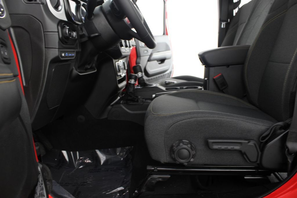 Used 2025 Jeep Wrangler Unlimited Sahara w/ Safety Group AWD/4WD image 15
