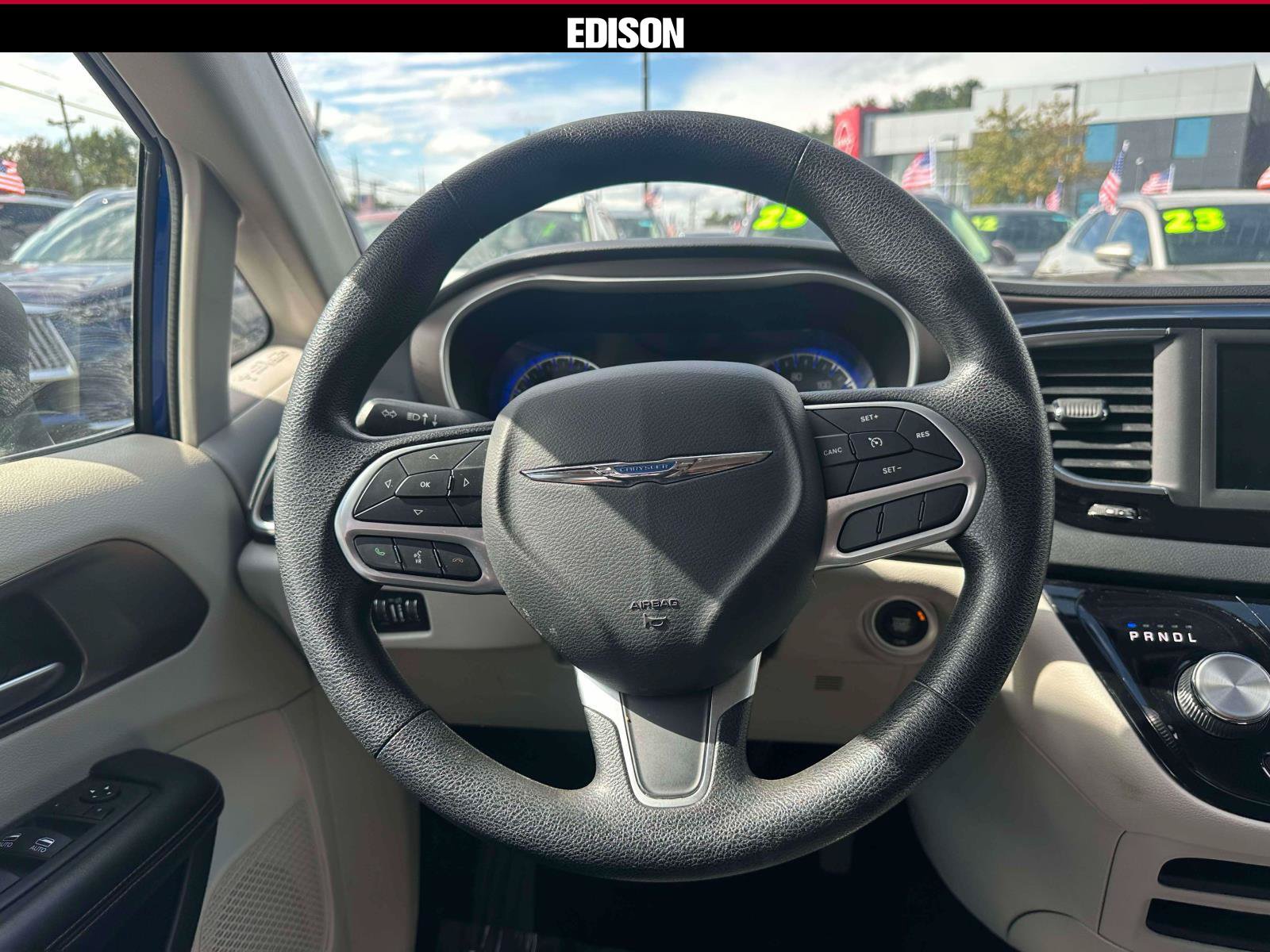 Used 2019 Chrysler Pacifica LX FWD image 13