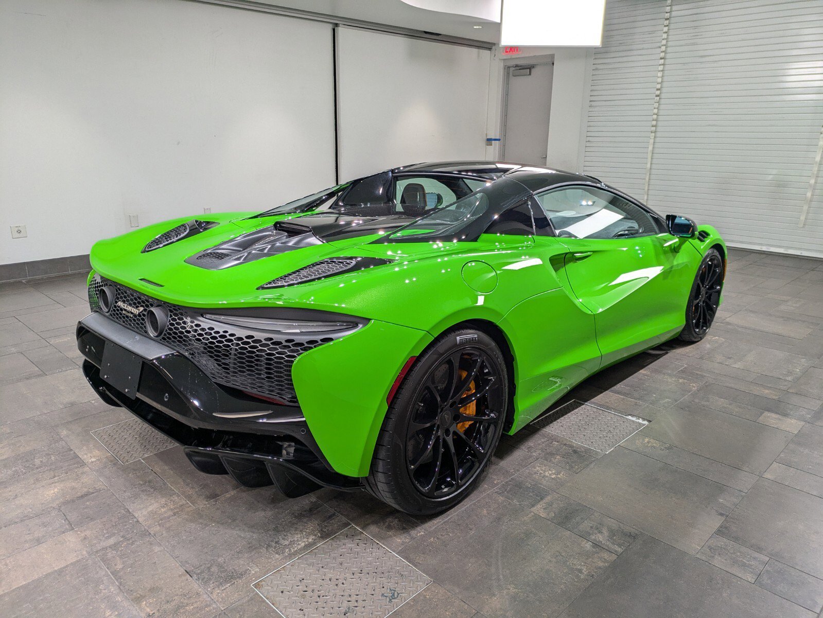 Used 2025 McLaren Artura Spider image 23