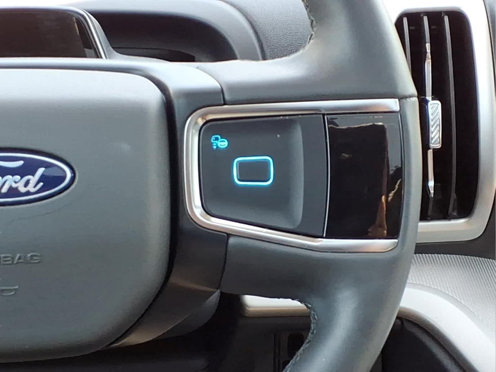 Used 2025 Ford Expedition Active AWD/4WD image 23