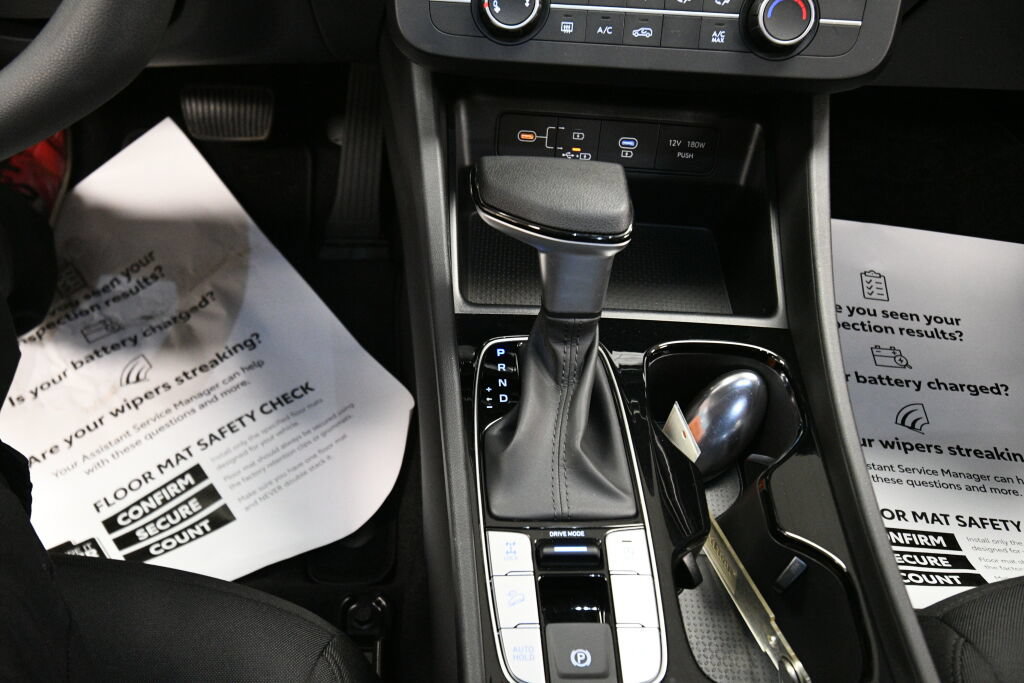 Used 2025 Hyundai Tucson SE AWD/4WD image 17