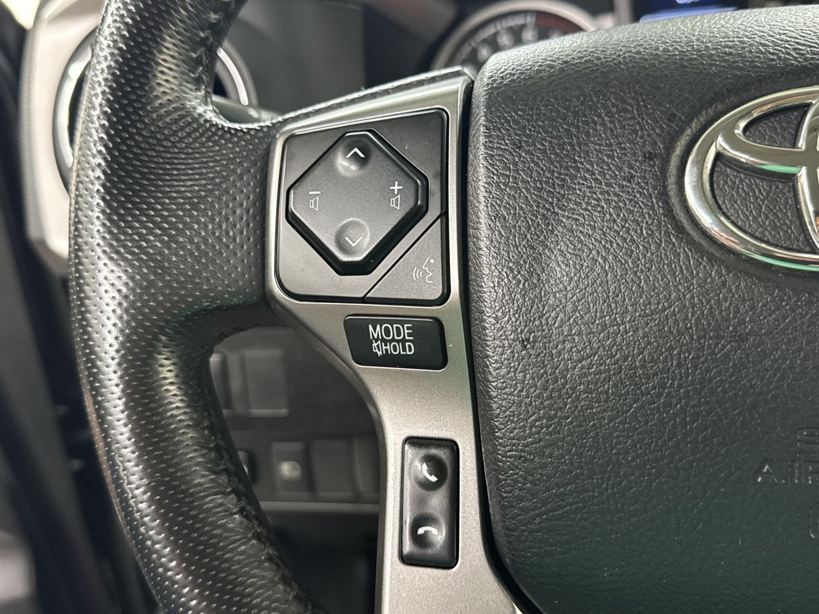 Used 2022 Toyota Tacoma SR5 AWD/4WD image 45