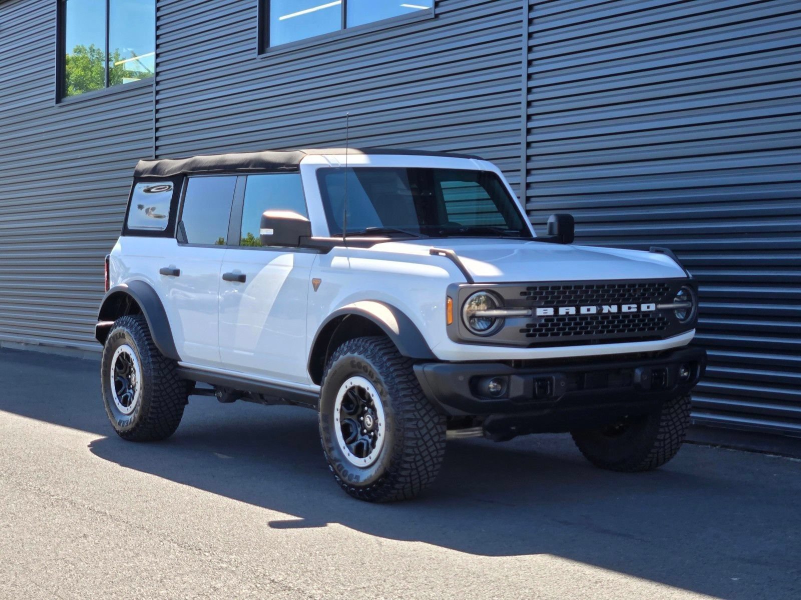 Used 2023 Ford Bronco Badlands w/ Sasquatch Package AWD/4WD image 9