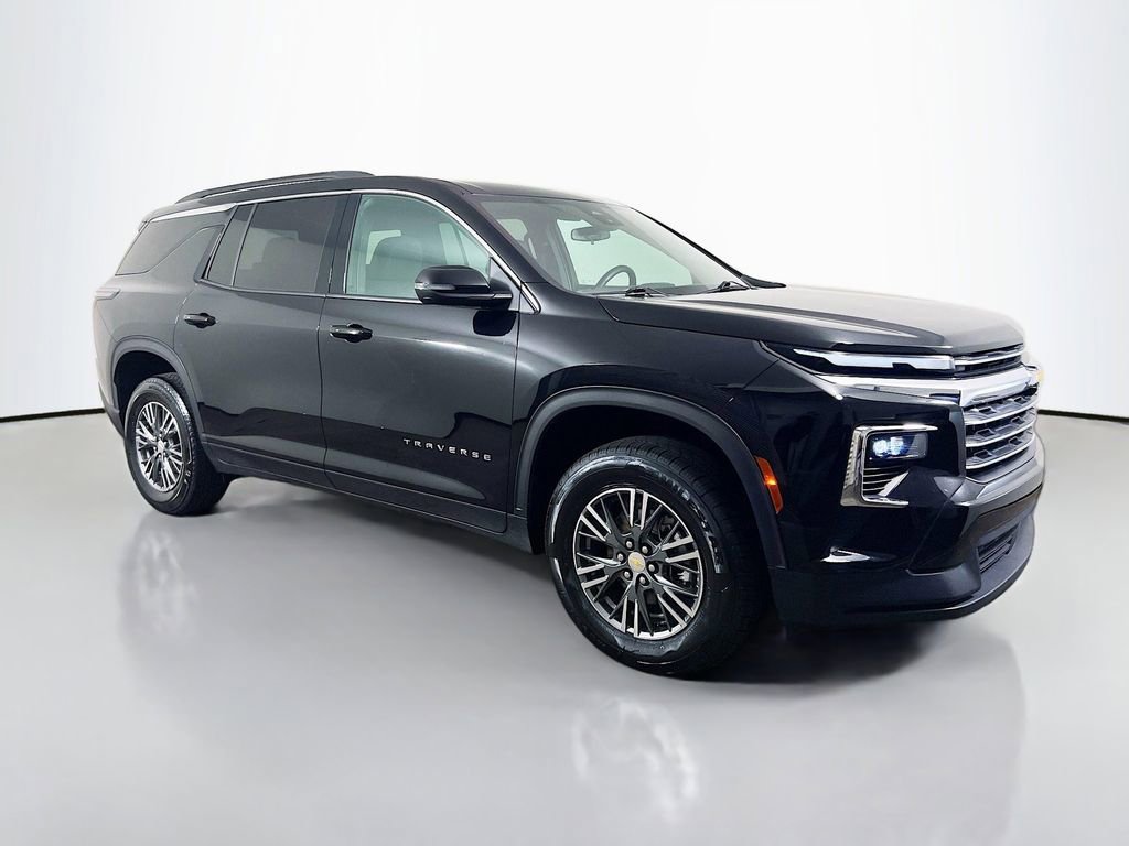 Used 2025 Chevrolet Traverse LT FWD image 1