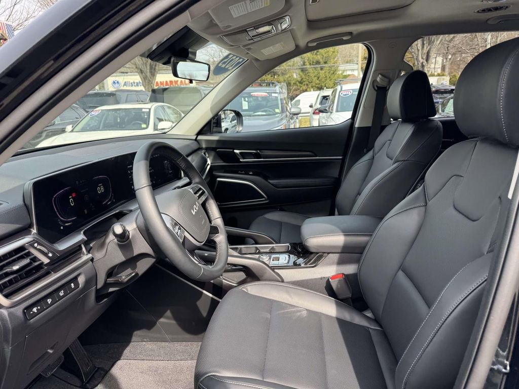 Used 2025 Kia Telluride S image 15