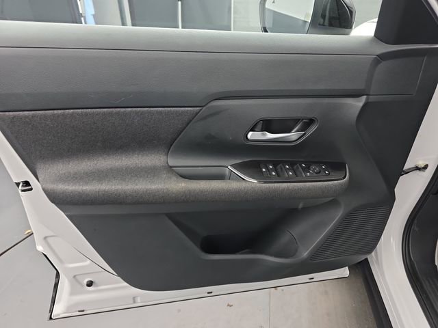 Used 2025 Nissan Kicks SV image 24