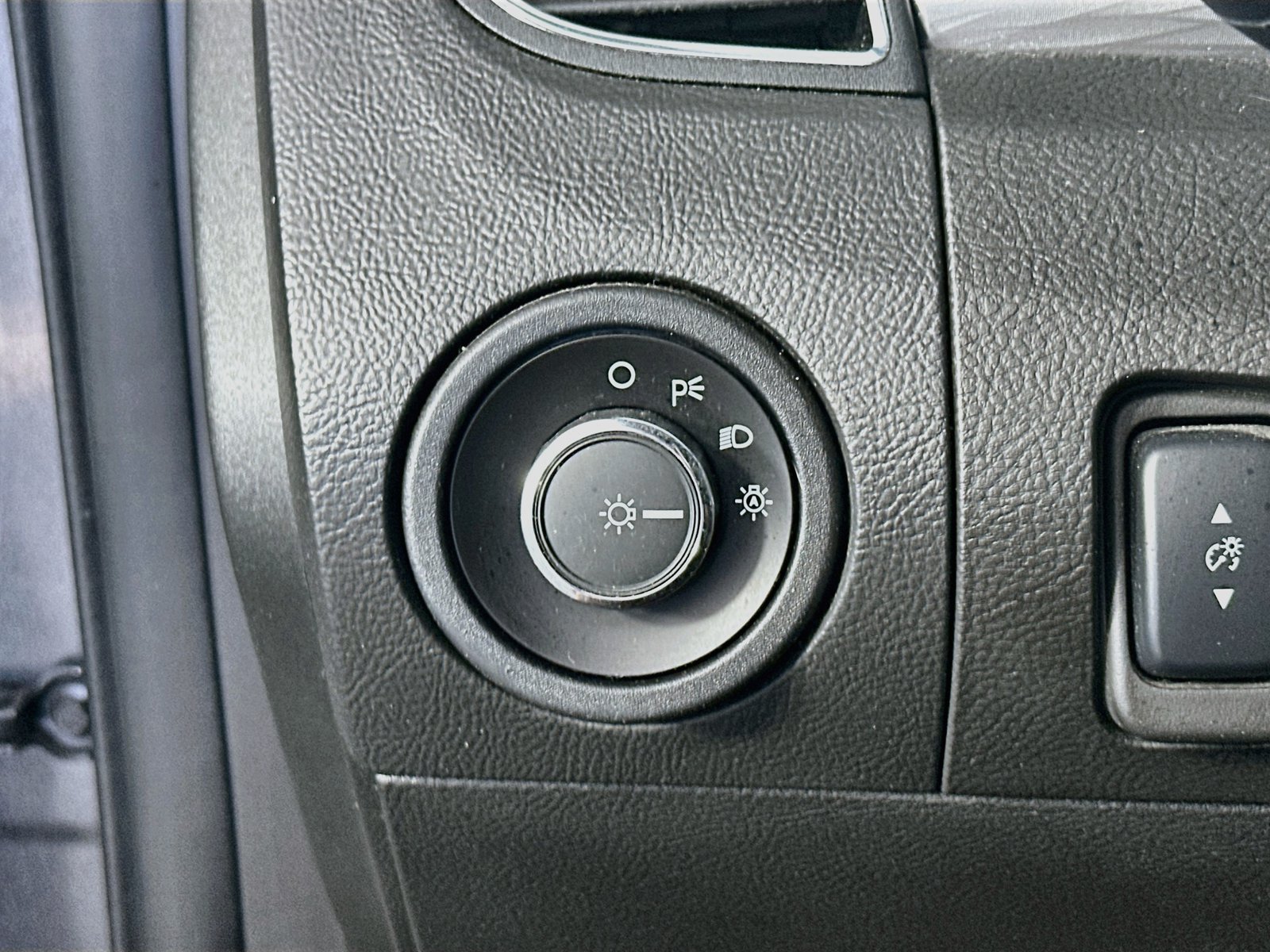 Used 2019 Ford Taurus SEL w/ Equipment Group 201A FWD image 10