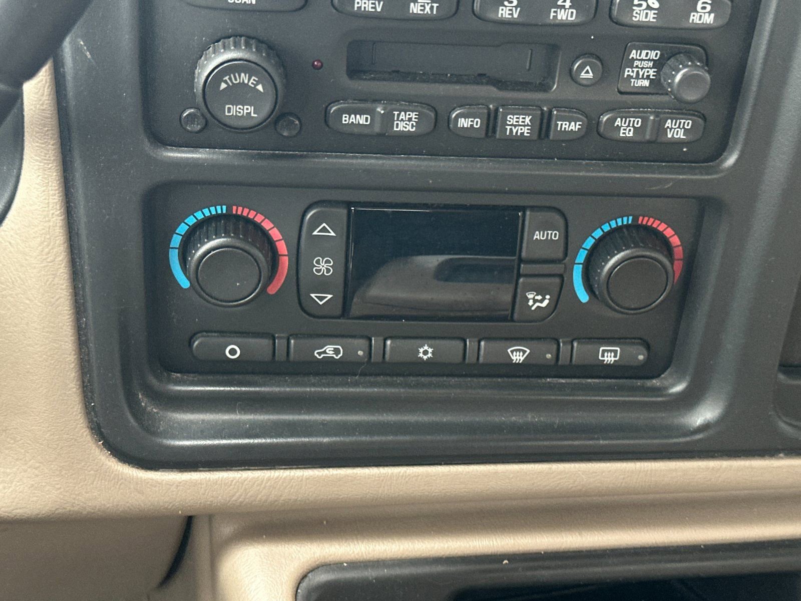 Used 2004 Chevrolet Silverado 3500 2WD Extended Cab w/ Heavy-Duty Power Package image 15